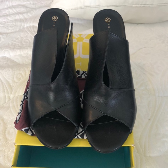 Trina Turk mules with stiletto heel - Picture 2 of 3